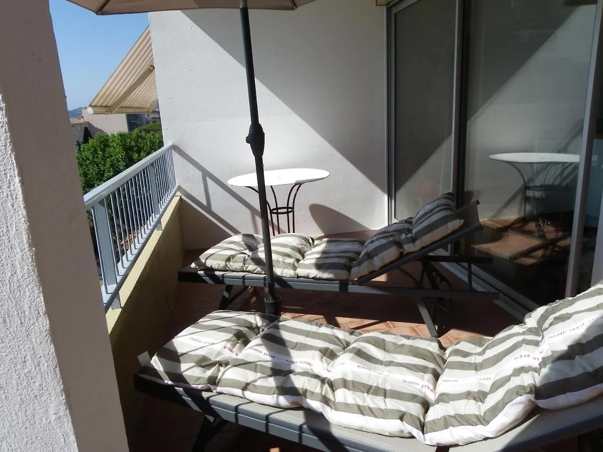 Studio Avec Splendide Vue Sur Mer Le Lavandou France